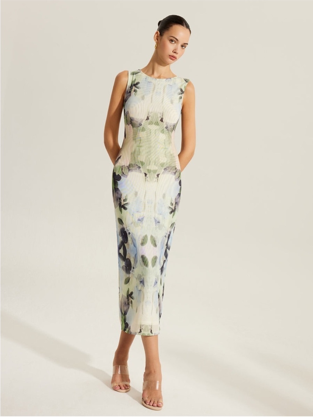 Commense Sleeveless Floral Midi Sheath Dress in Pale Green